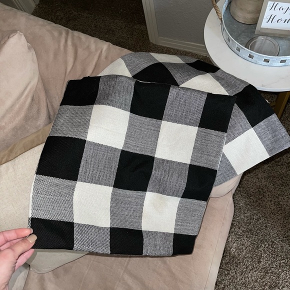 Pillow covers - Picture 2 of 2